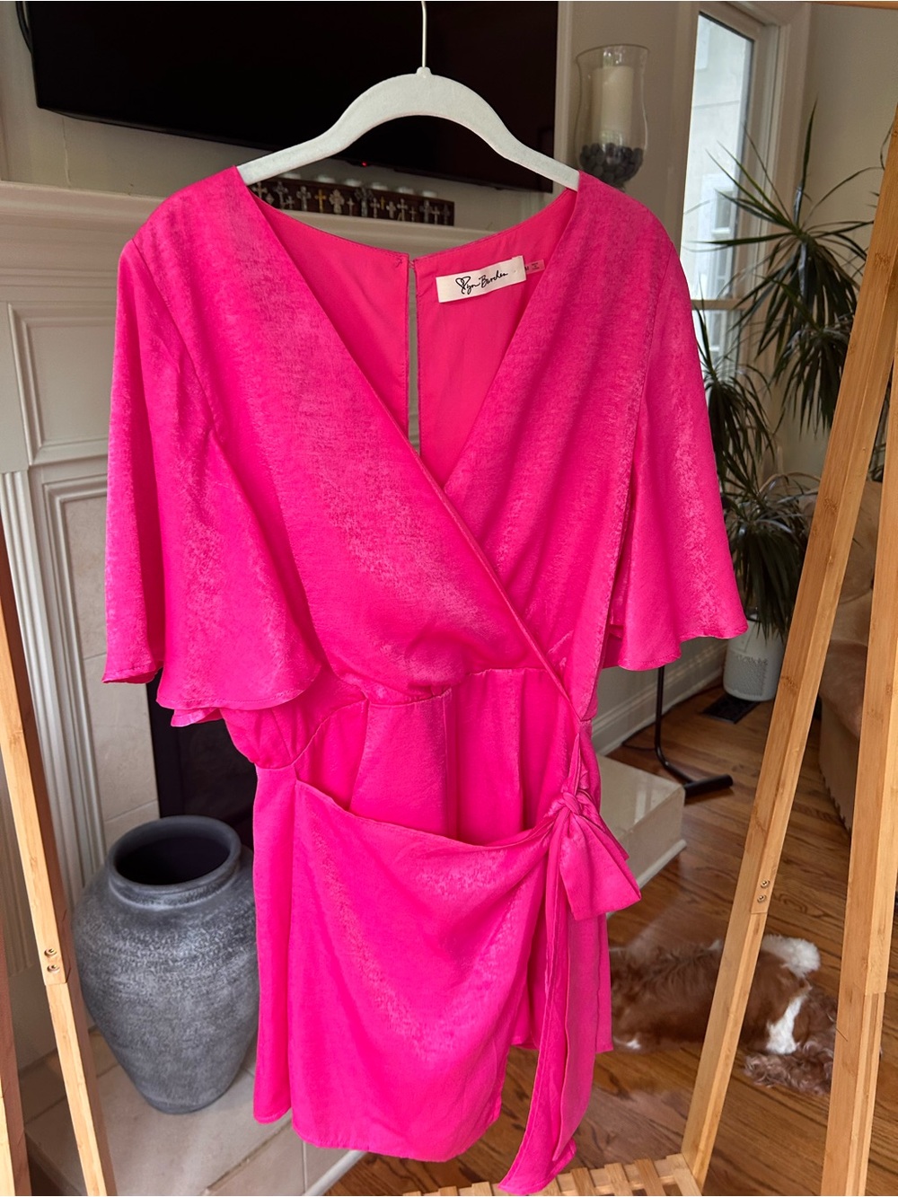 *can’t ship until 05/16* Lizard Thicket Hot Pink V-Neck Top